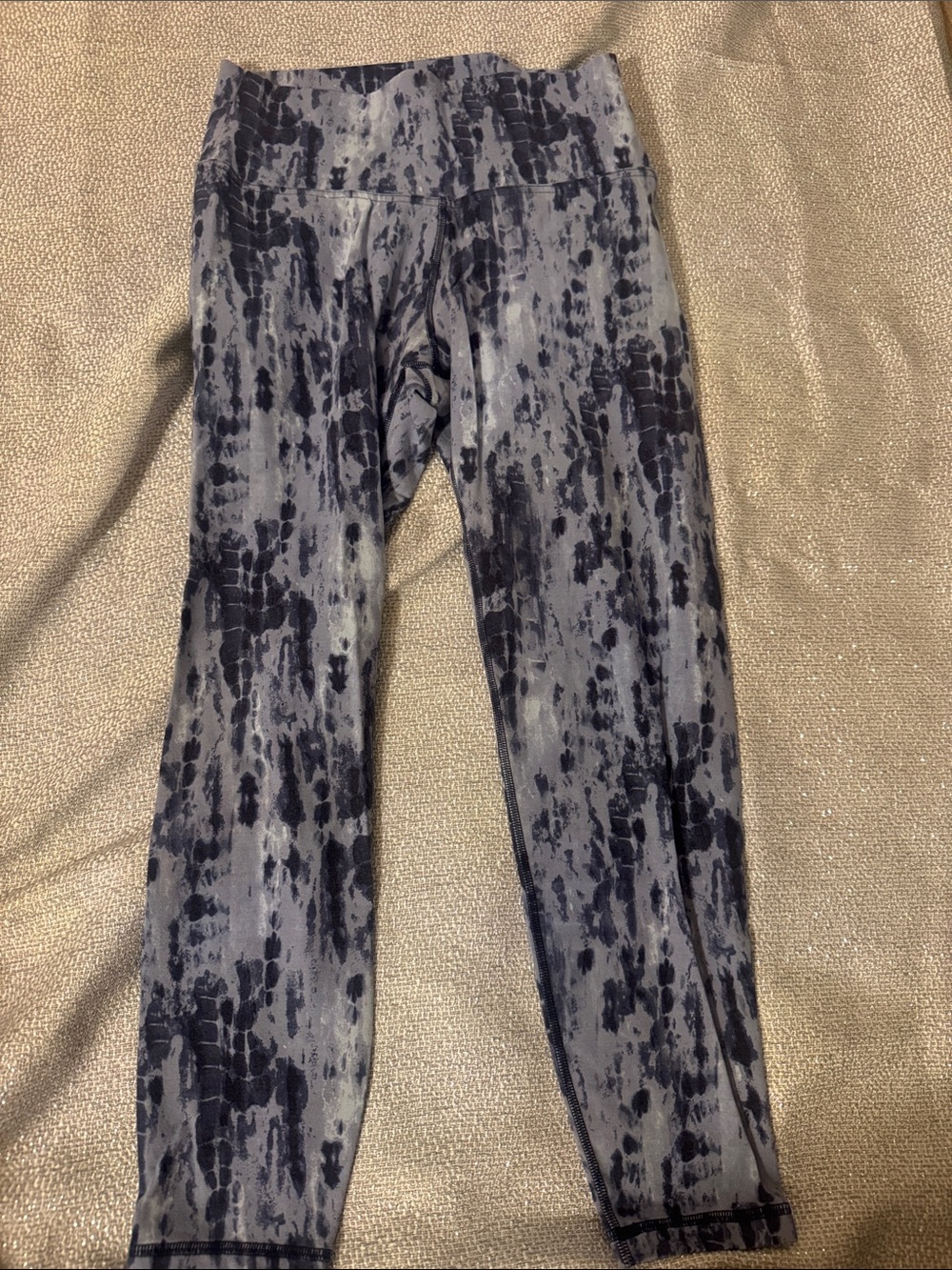 Old Navy Gray and Black Patterned Leggings
